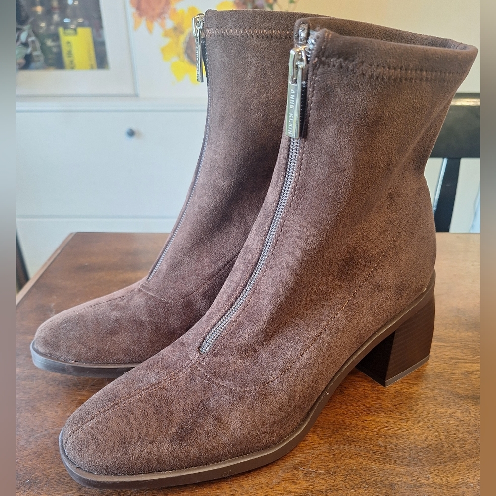 Size 8 Anne Klein Brown Suede Ankle Boots with Zipper